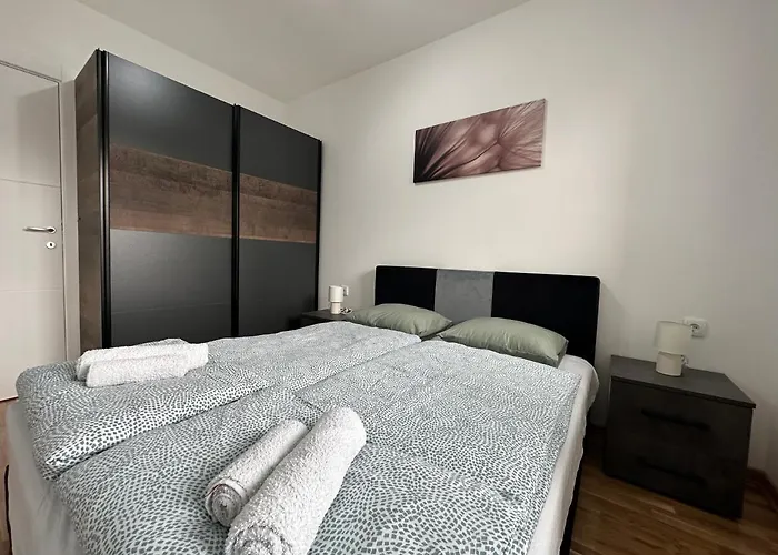 Apartment Aura 2